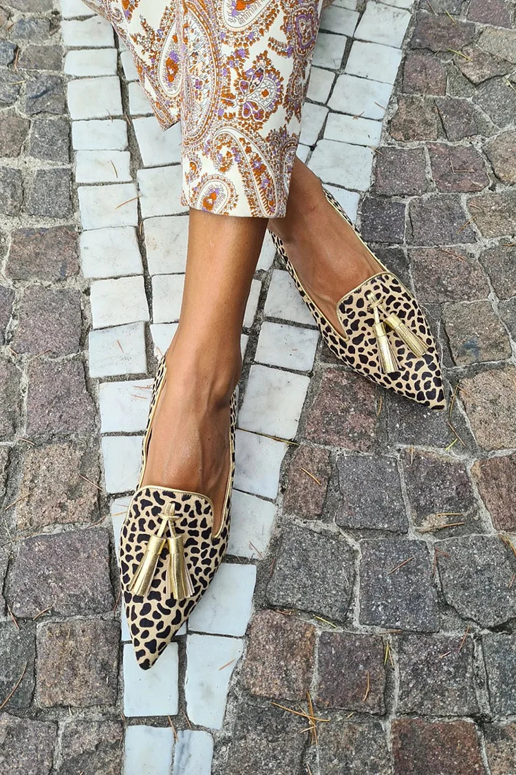 LEOPOLDINE - Elegant loafers with pointed toes and tassels for a refined look