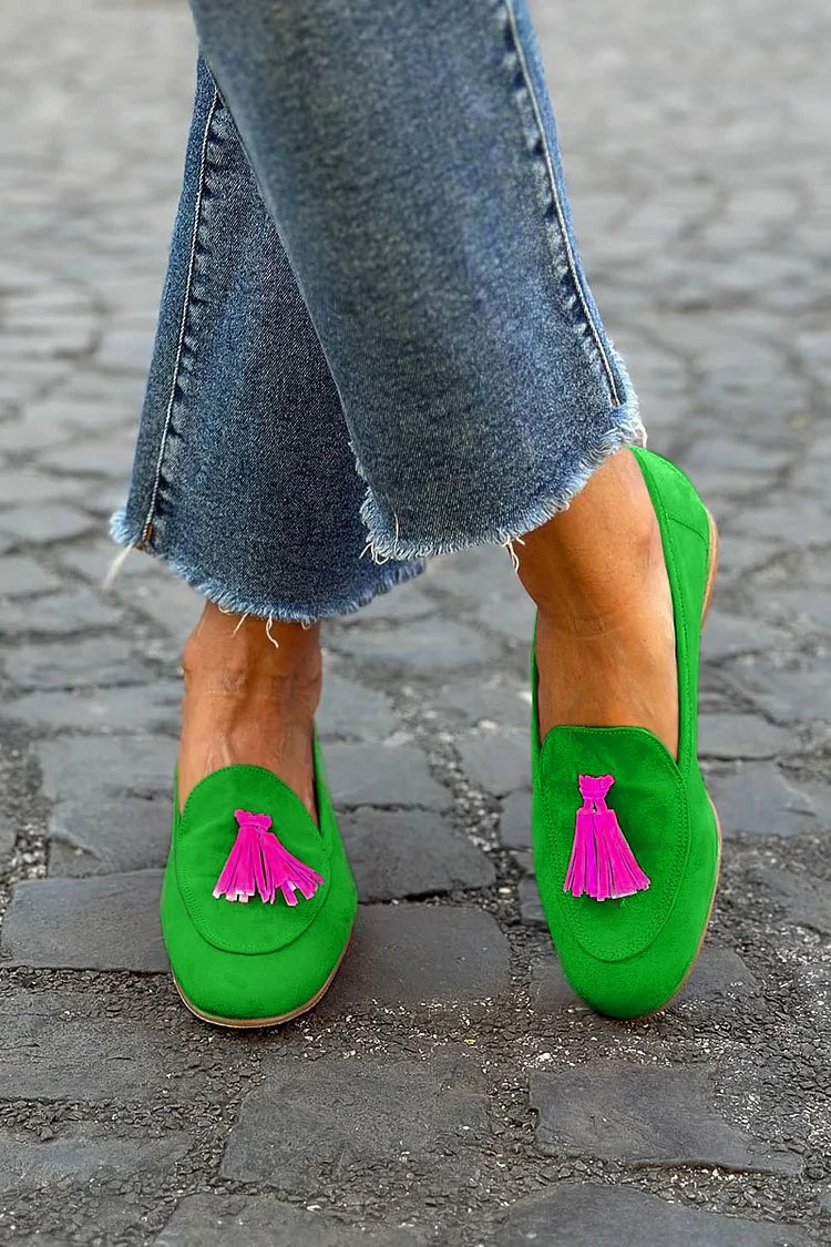 IRIS - Elegant loafers with contrasting tassels for a unique style