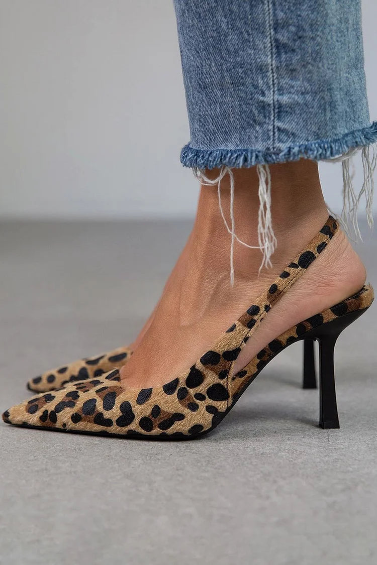 LEONORA - Elegant animal print neckline for a bold style