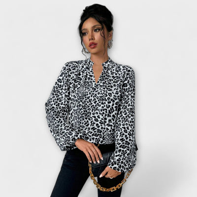 Roma - Elegant leopard print blouse with V-neck