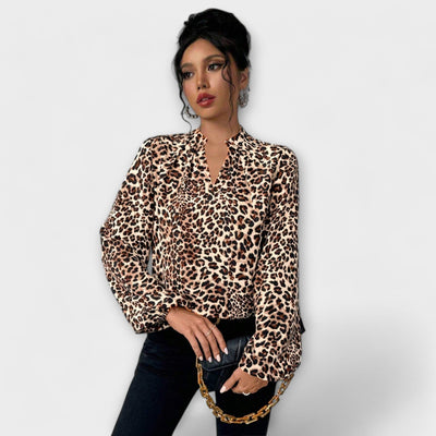 Roma - Elegant leopard print blouse with V-neck