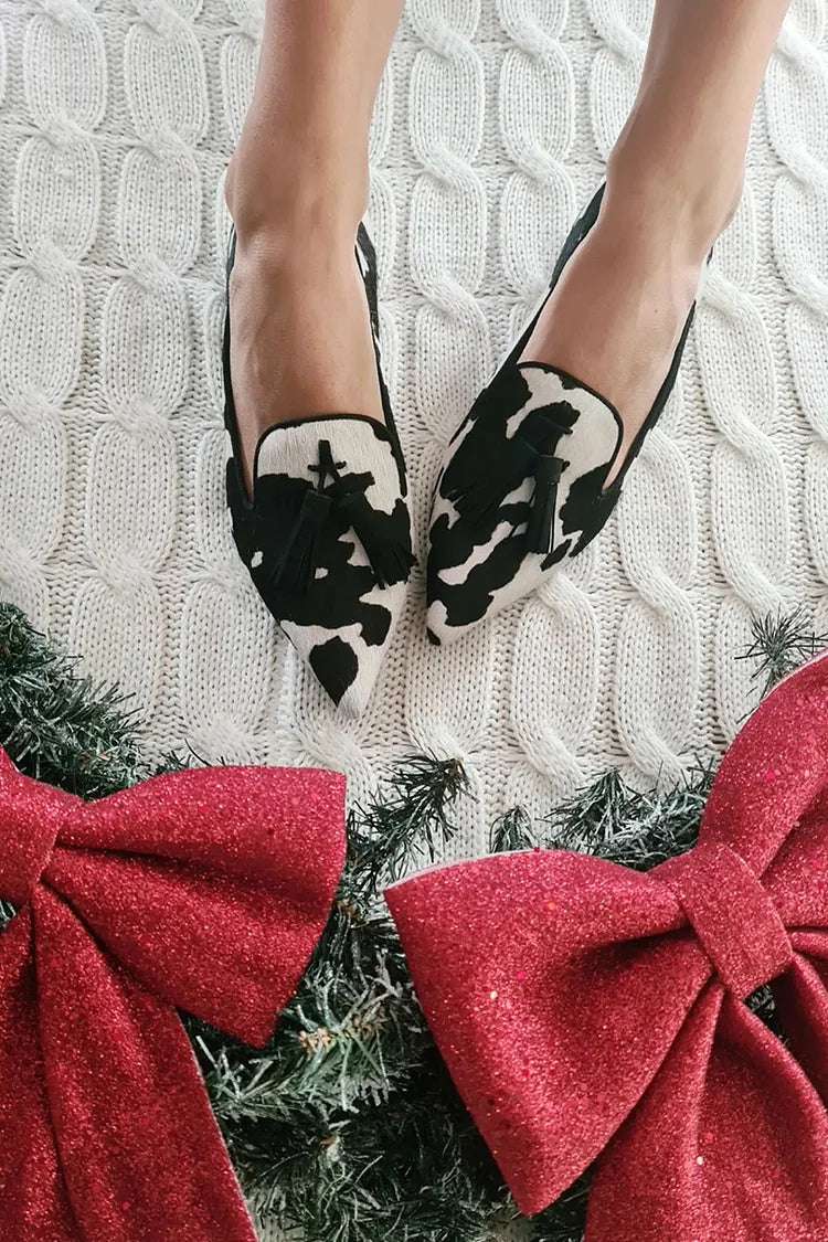 VALERIA - Elegant loafers with tapered toe and decorative tassel details