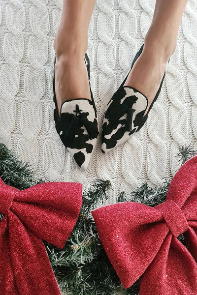 VALERIA - Elegant loafers with tapered toe and decorative tassel details