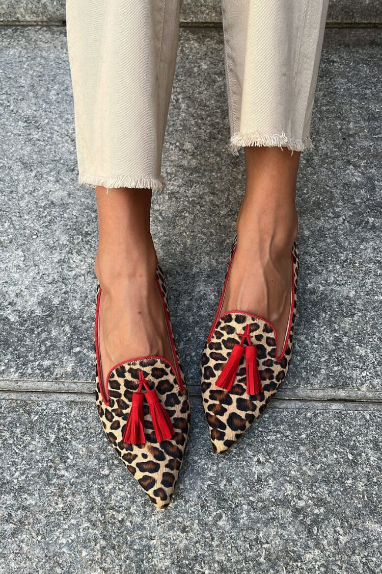 SAVINA - Elegant pointed loafers with fringe details for a refined look