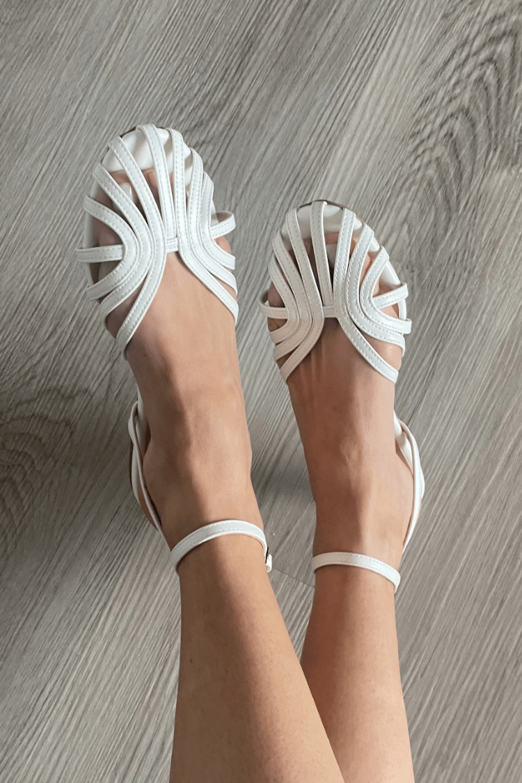 SOLE - Elegant flat woven sandals for a sophisticated look