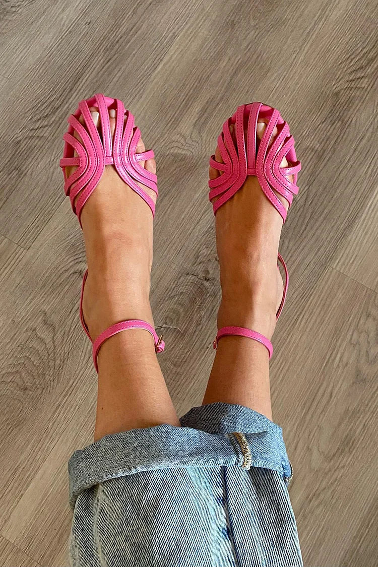 SOLE - Elegant flat woven sandals for a sophisticated look