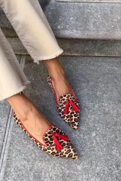 SAVINA - Elegant pointed loafers with fringe details for a refined look