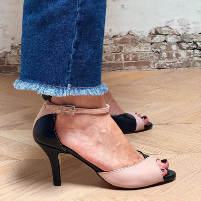 Leara™ - Elegant pumps with a medium heel and ankle strap for a refined style