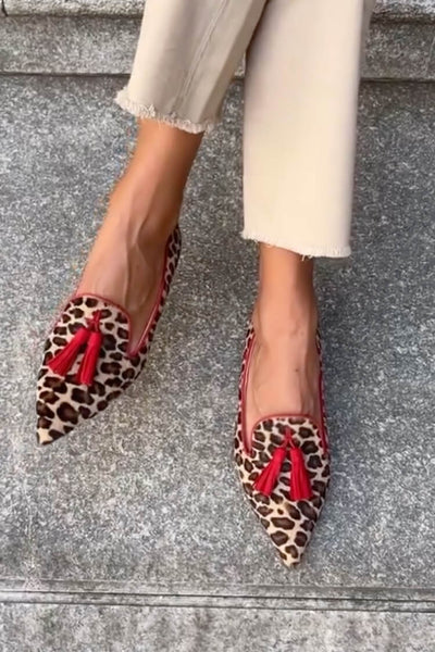 SAVINA - Elegant pointed loafers with fringe details for a refined look