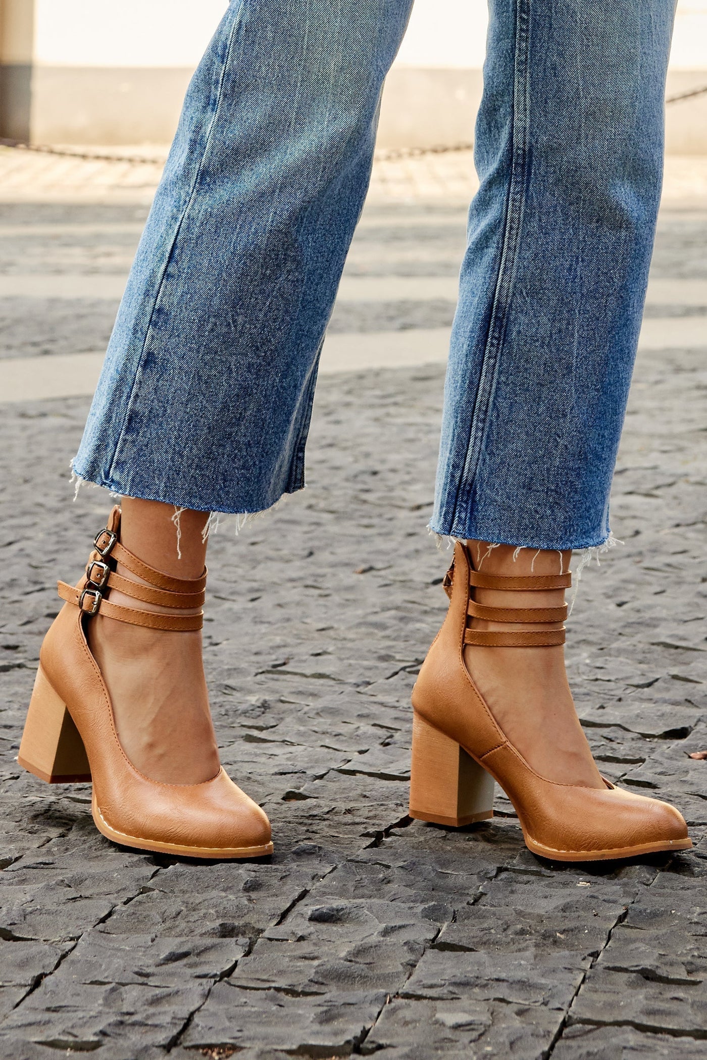 Caa™ - Elegant smooth sandals with ankle straps and thick heels for a sophisticated look