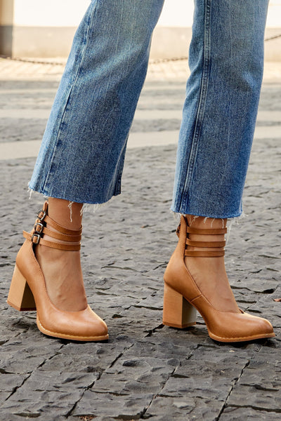 Caa™ - Elegant smooth sandals with ankle straps and thick heels for a sophisticated look