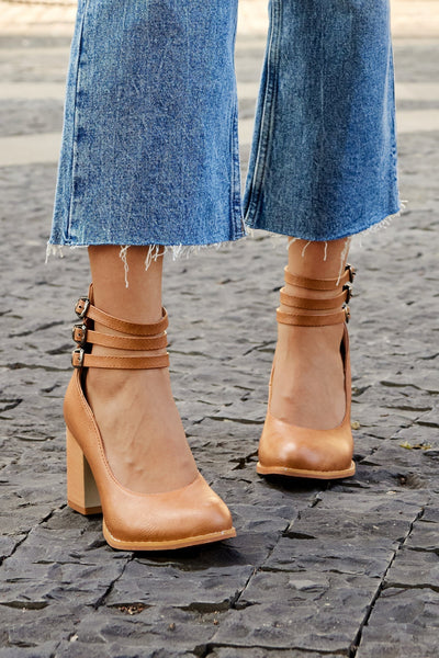 Caa™ - Elegant smooth sandals with ankle straps and thick heels for a sophisticated look