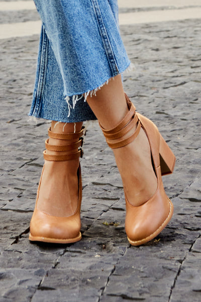 Caa™ - Elegant smooth sandals with ankle straps and thick heels for a sophisticated look