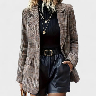 Rosi – Classic blazer with timeless elegance