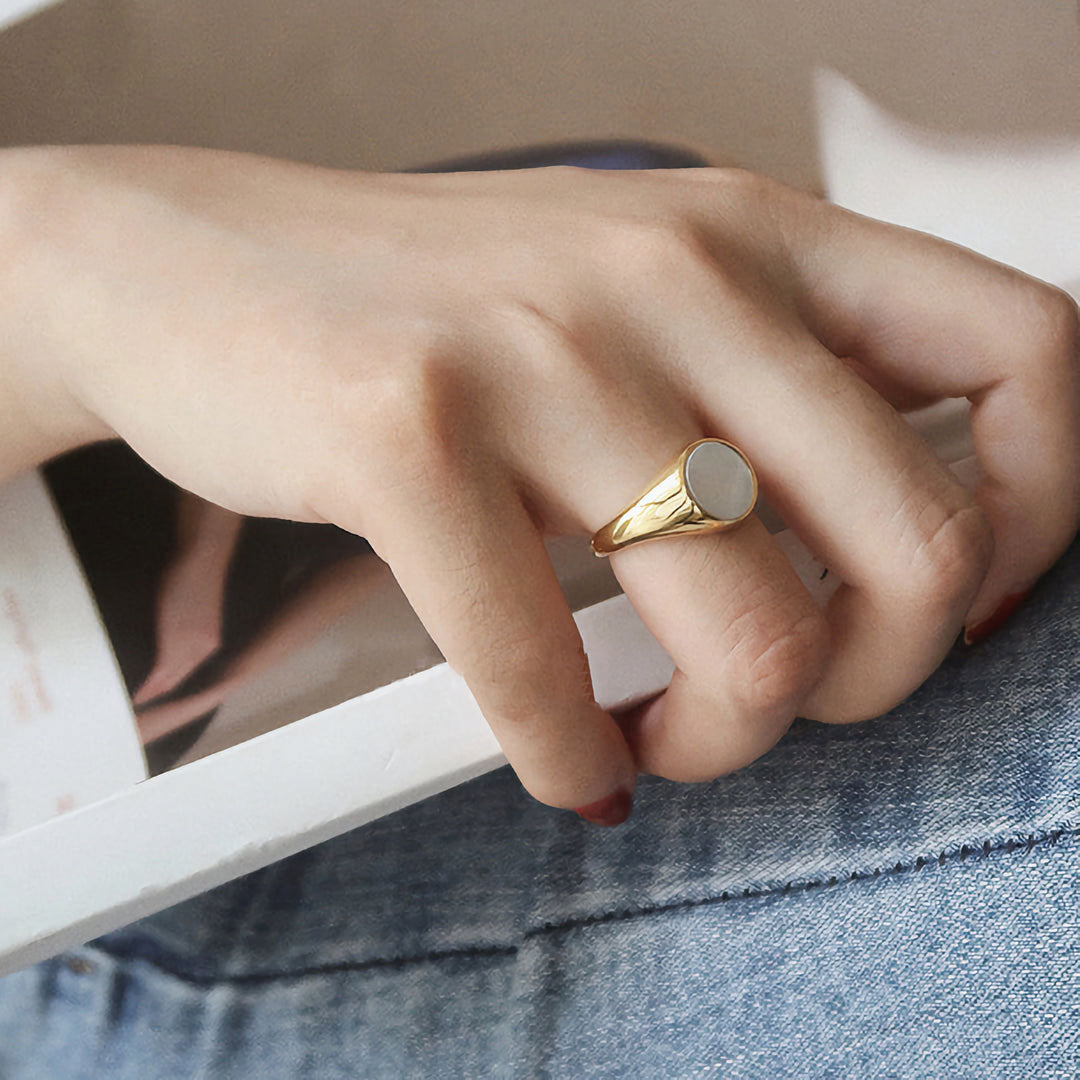 Mother-of-pearl ring