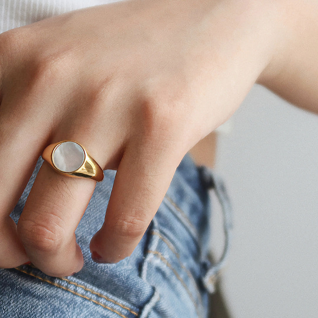 Mother-of-pearl ring