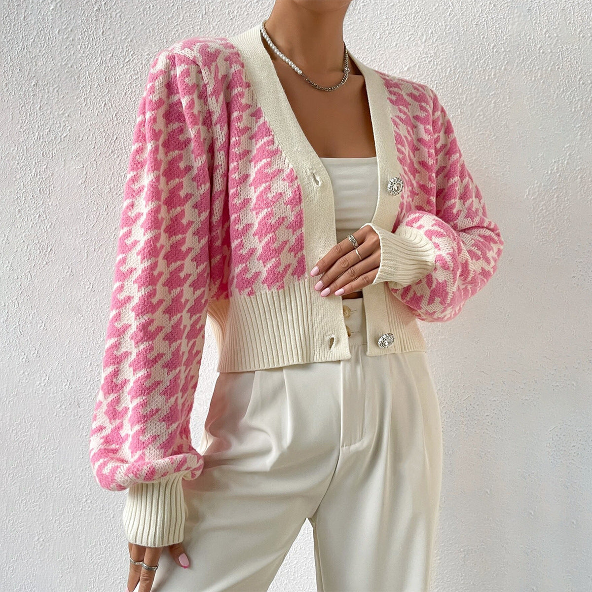 Women’s Knitted Cardigan – Houndstooth Pattern – Cropped Fit – Balloon Sleeve – V-Neck