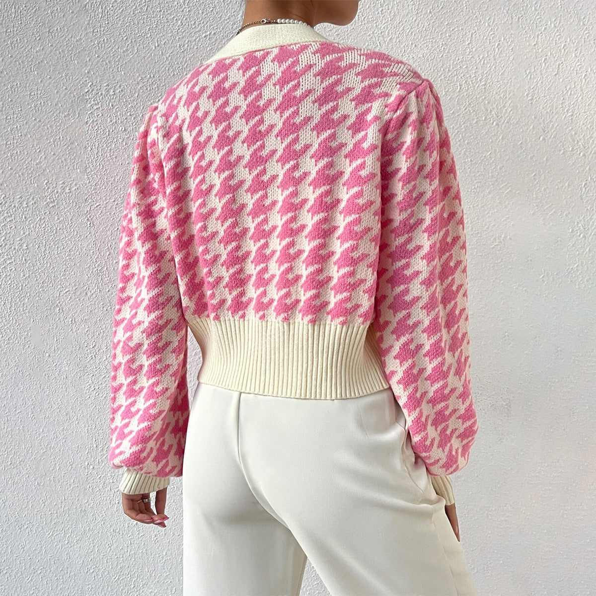 Women’s Knitted Cardigan – Houndstooth Pattern – Cropped Fit – Balloon Sleeve – V-Neck