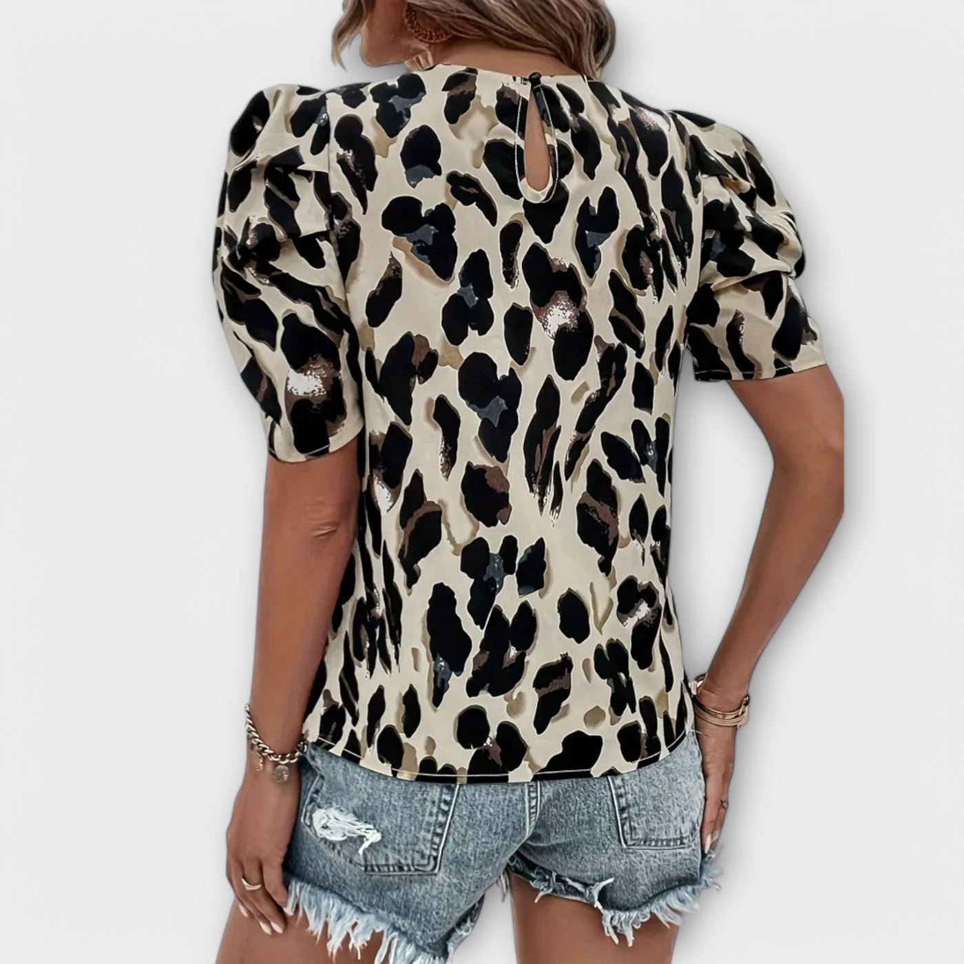 Amelia – Blouse with Round Neck and Vibrant Allover Print