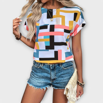 Chloe – The Perfect Short-Sleeved Blouse with a Round Neckline