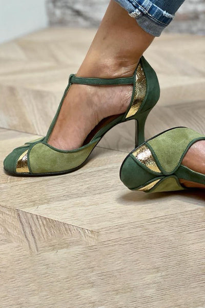 Alona™ - Elegant patchwork pumps with T-strap and closed toe for a refined style