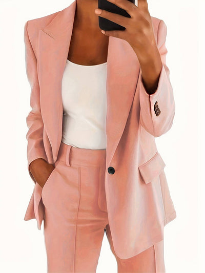 Mila – Classic suit with a flattering silhouette