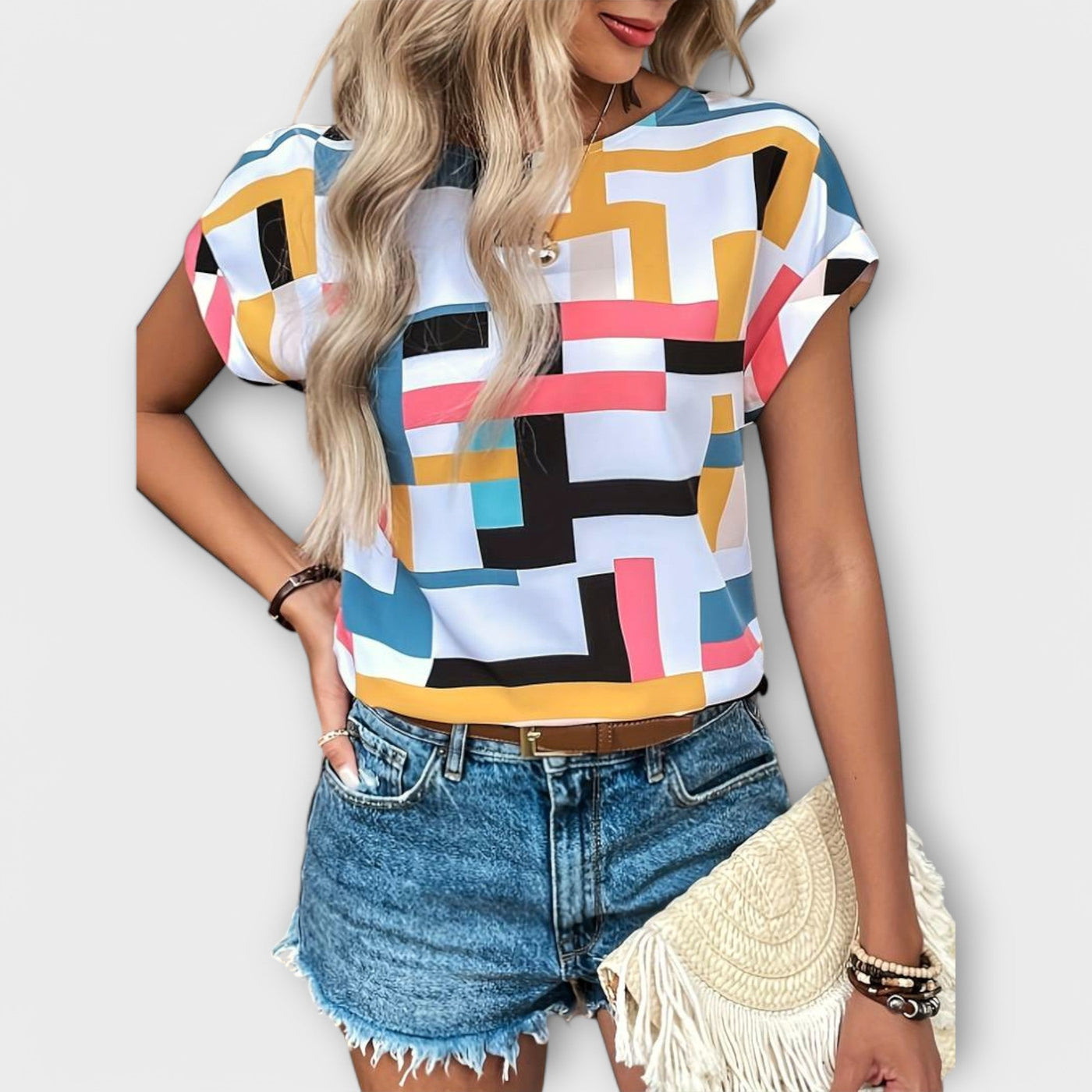 Chloe – The Perfect Short-Sleeved Blouse with a Round Neckline