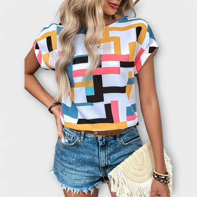 Chloe – The Perfect Short-Sleeved Blouse with a Round Neckline