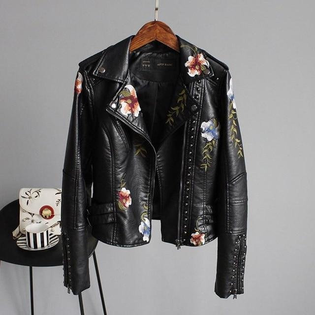 Selena – Jacket with eye-catching floral embroidery